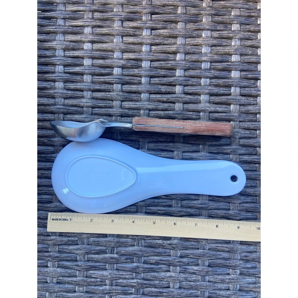 Pioneer Woman Ice Cream Scoop Wood Handle & Farberware Chevron Spoon Rest Set